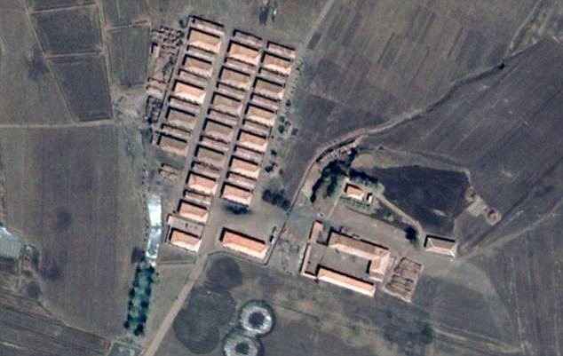 Een satellietbeeld van een kamp in Noord-Korea